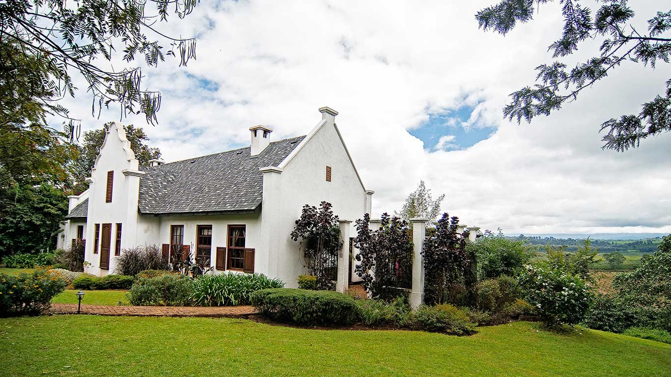 TheManor---Family-Cottage-Exterior